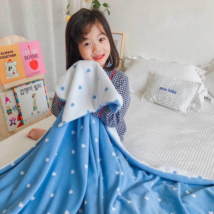 91家纺网 家纺一手货源 找家纺 （总）星期八2020新款双层宝宝绒盖毯被毯子毛毯模特图