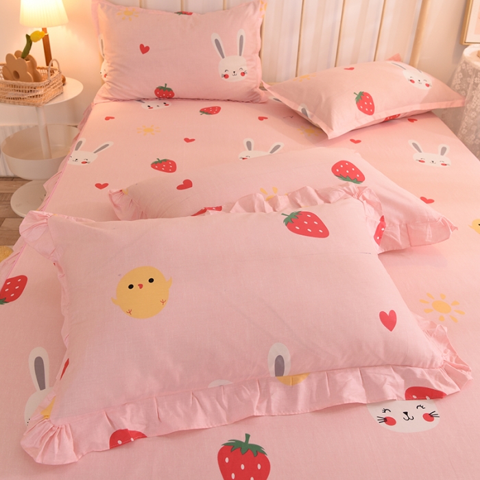 91家纺网 家纺一手货源 找家纺 美达2025全棉蕾丝小花边单层床裙四件套 草莓兔-粉