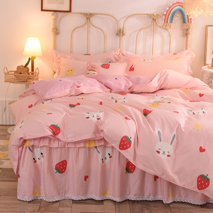 91家纺网 家纺一手货源 找家纺 美达2025全棉蕾丝小花边单层床裙四件套 草莓兔-粉
