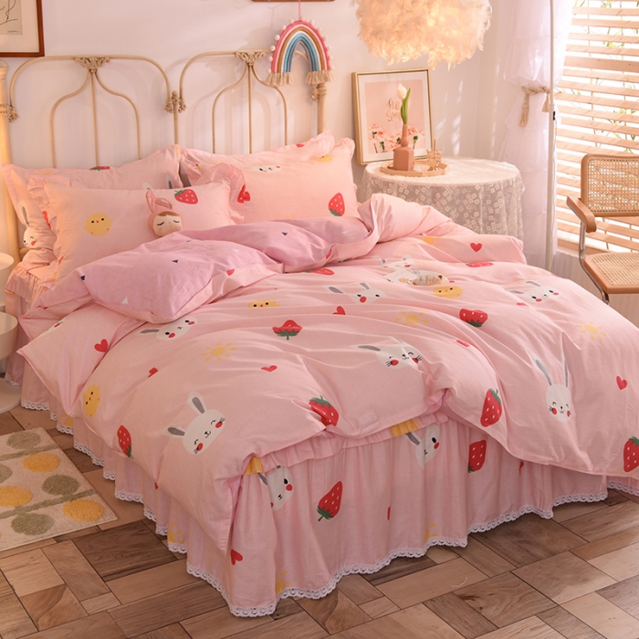 91家纺网 家纺一手货源 找家纺 美达2025全棉蕾丝小花边单层床裙四件套 草莓兔-粉