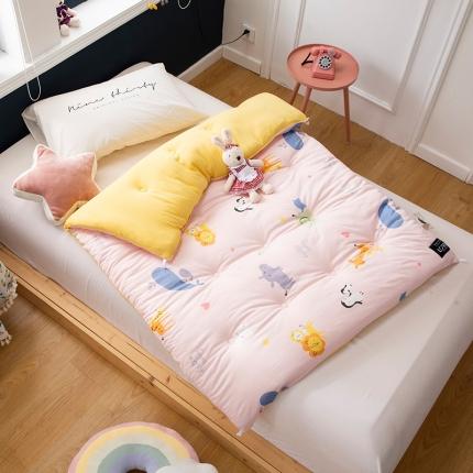 91家纺网 家纺一手货源 找家纺 宅部落 2020新款A类针织棉抗菌儿童冬被 小猪乐园-粉