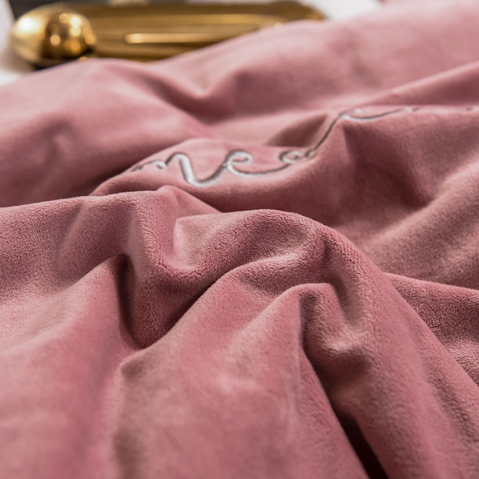 91家纺网 家纺一手货源 找家纺 瑞驰 2022新款A类婴儿绒保暖四件套 豆沙红+摩登灰