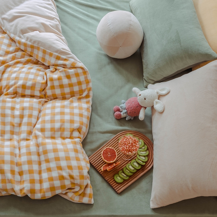 91家纺网 家纺一手货源 找家纺 洋铭区 2020新款小清新牛奶绒格子撞色系列四件套 菠萝格