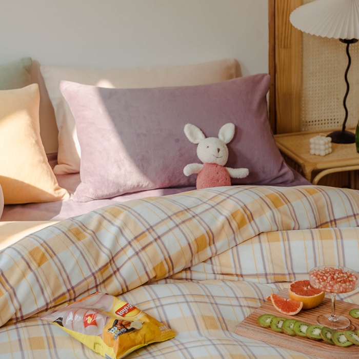 91家纺网 家纺一手货源 找家纺 洋铭区 2020新款小清新牛奶绒格子撞色系列四件套 芒果格