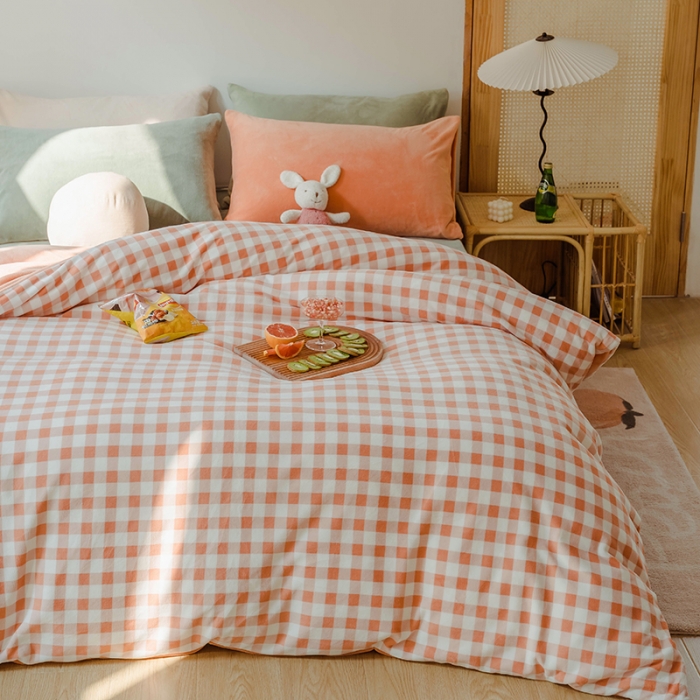 91家纺网 家纺一手货源 找家纺 洋铭区 2020新款小清新牛奶绒格子撞色系列四件套 西柚格