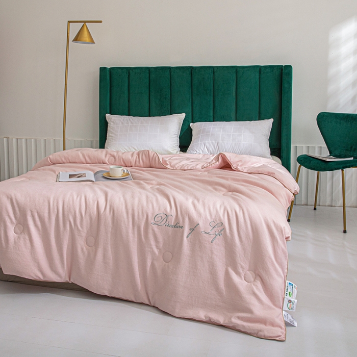 91家纺网 家纺一手货源 找家纺 久典 2020新款生态暖绒抗菌被 奥利—粉色