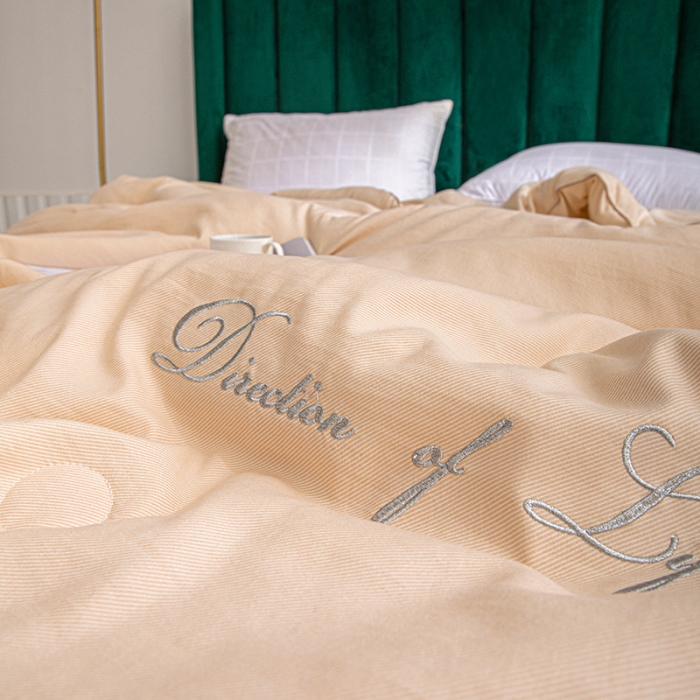 91家纺网 家纺一手货源 找家纺 久典 2020新款生态暖绒抗菌被 奥利—玉色