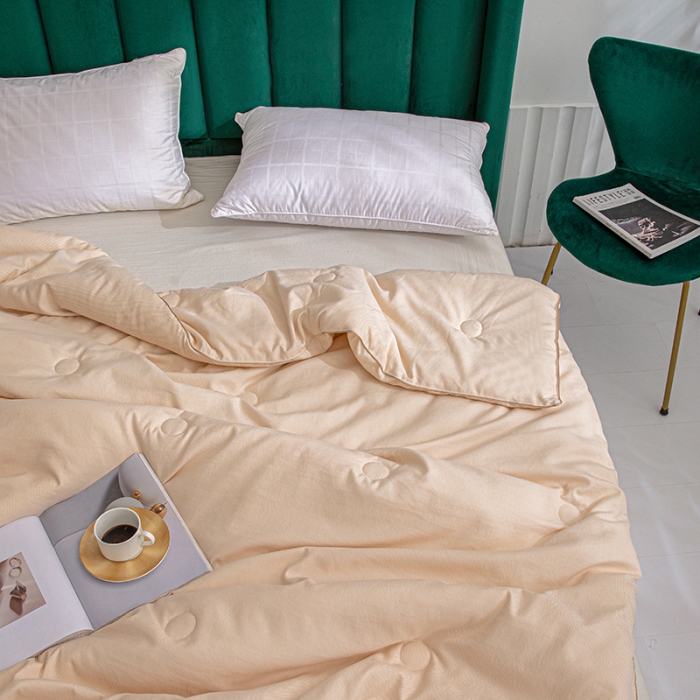 91家纺网 家纺一手货源 找家纺 久典 2020新款生态暖绒抗菌被 奥利—玉色