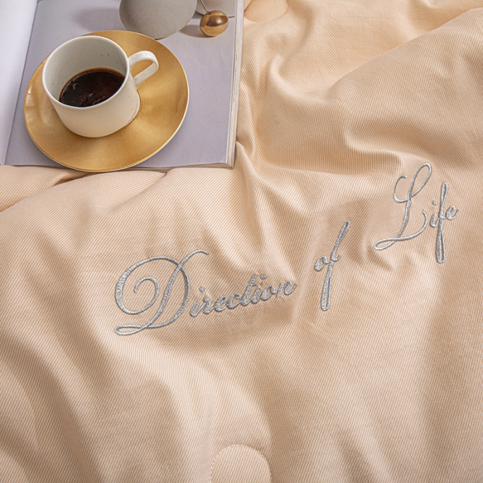 91家纺网 家纺一手货源 找家纺 久典 2020新款生态暖绒抗菌被 奥利—玉色