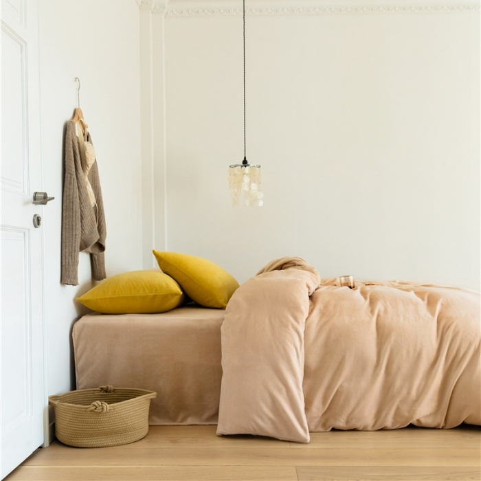 91家纺网 家纺一手货源 找家纺 棉眠 2020新款秋冬纯色牛奶绒四件套 杏仁色+亮黄色