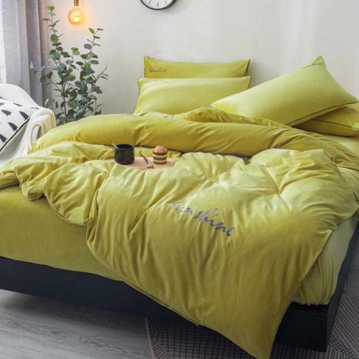 91家纺网 家纺一手货源 找家纺 尚品本色正版授权 纯色刺绣水晶绒保暖四件套 玉米黄