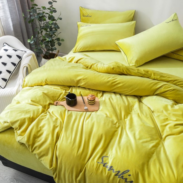 91家纺网 家纺一手货源 找家纺 尚品本色正版授权 纯色刺绣水晶绒保暖四件套 玉米黄