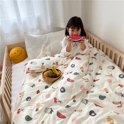 91家纺网 家纺一手货源 找家纺 心卓 60支贡缎可拆卸仿鹅绒幼儿园学生被套春秋被冬被 水果集