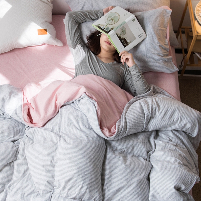 91家纺网 家纺一手货源 找家纺 尚品本色 2022新款针织棉套件系列-单品被套 粉灰细条