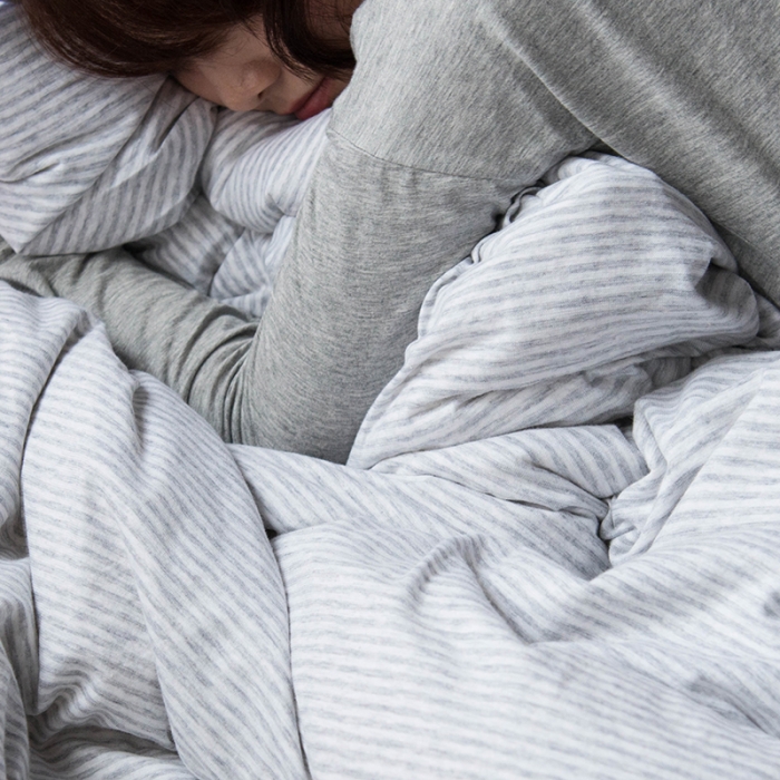 91家纺网 家纺一手货源 找家纺 尚品本色 2022新款针织棉套件系列-单品被套 粉灰细条