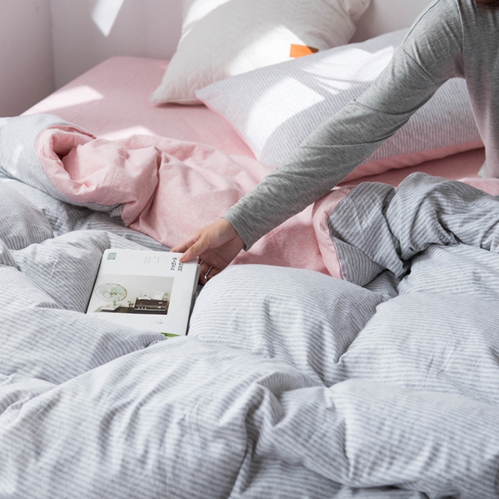 91家纺网 家纺一手货源 找家纺 尚品本色 2022新款针织棉套件系列-单品被套 粉灰细条