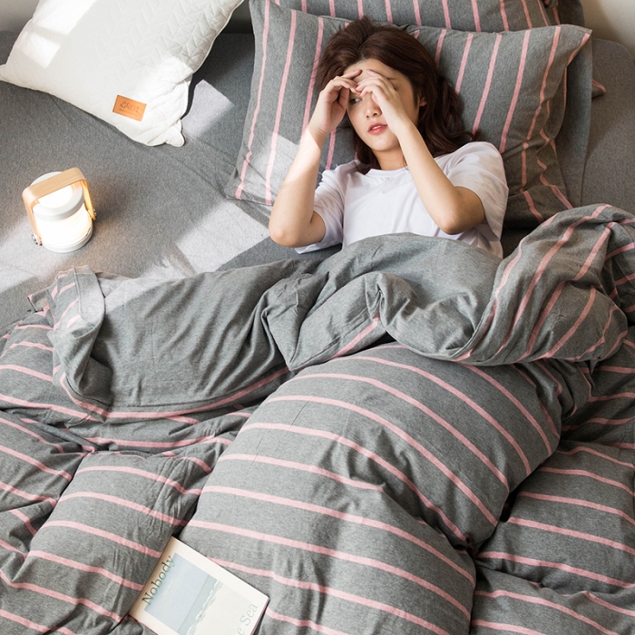 91家纺网 家纺一手货源 找家纺 尚品本色 2022新款针织棉套件系列-单床单 灰粉宽条