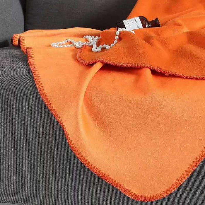 91家纺网 家纺一手货源 找家纺 眠帛潮牌锦狐绒毛毯午睡毯北欧风小毯子单人空调毯盖毯（银狐绒） 圣殿骑士