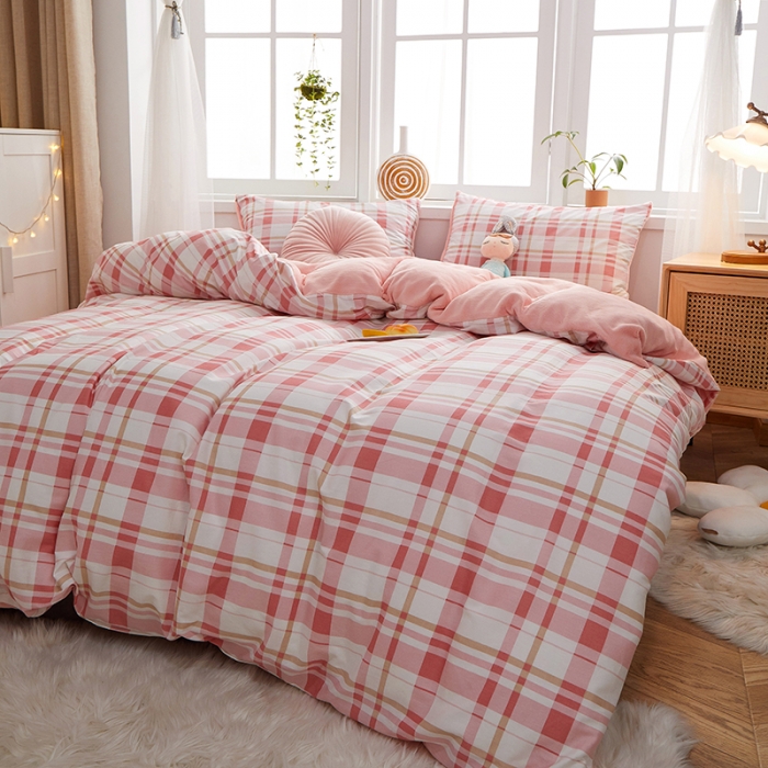 91家纺网 家纺一手货源 找家纺 一米阳光 2020新款全棉加牛奶绒四件套 草莓粉牛奶棉绒