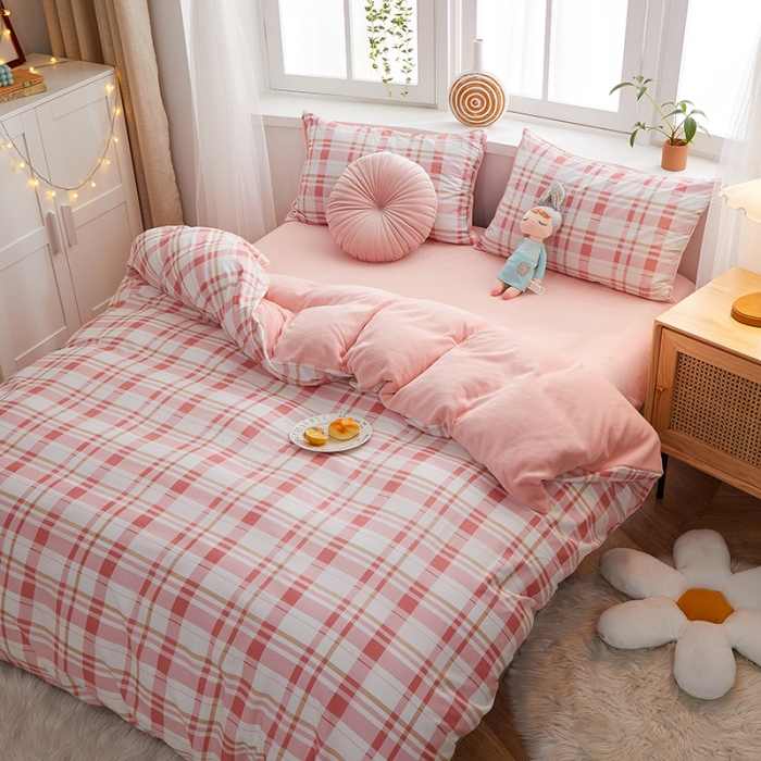 91家纺网 家纺一手货源 找家纺 一米阳光 2020新款全棉加牛奶绒四件套 草莓粉牛奶棉绒