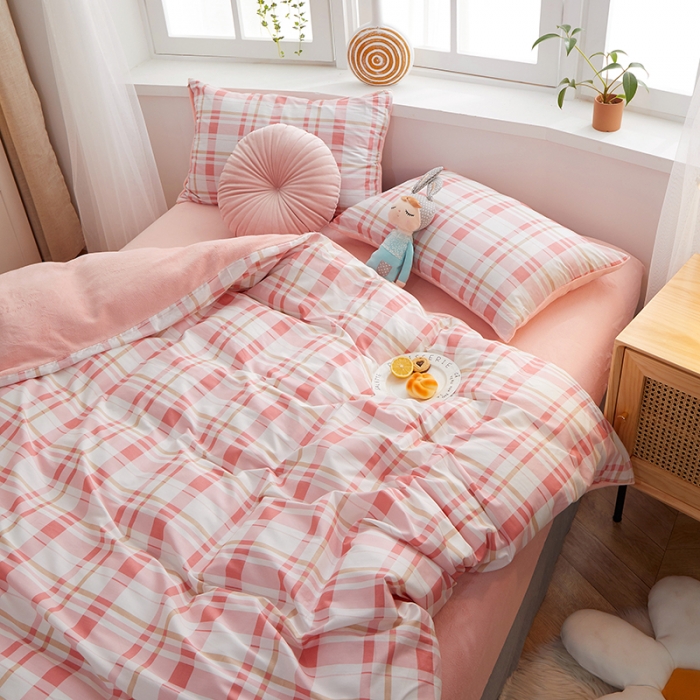 91家纺网 家纺一手货源 找家纺 一米阳光 2020新款全棉加牛奶绒四件套 草莓粉牛奶棉绒