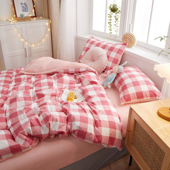 91家纺网 家纺一手货源 找家纺 一米阳光 2020新款全棉加牛奶绒四件套 豆粉格牛奶棉绒