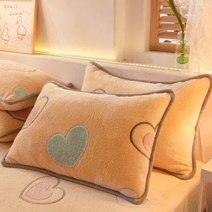 甜之梦 2025新款310g雪花绒单品枕套 爱心圈