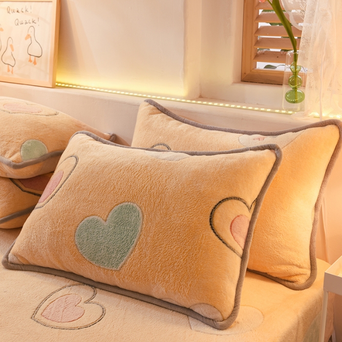 91家纺网 家纺一手货源 找家纺 甜之梦 2025新款310g雪花绒单品枕套 爱心圈