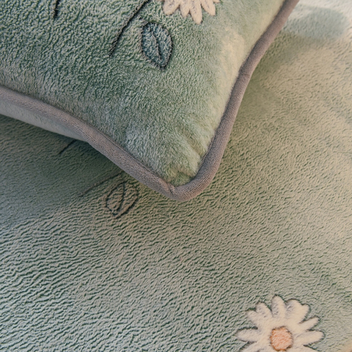 91家纺网 家纺一手货源 找家纺 甜之梦 2025新款310g雪花绒单品枕套 浅绿之花