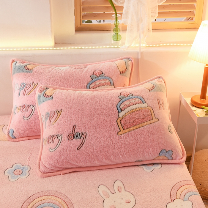 91家纺网 家纺一手货源 找家纺 甜之梦 2025新款310g雪花绒单品枕套 小丸子