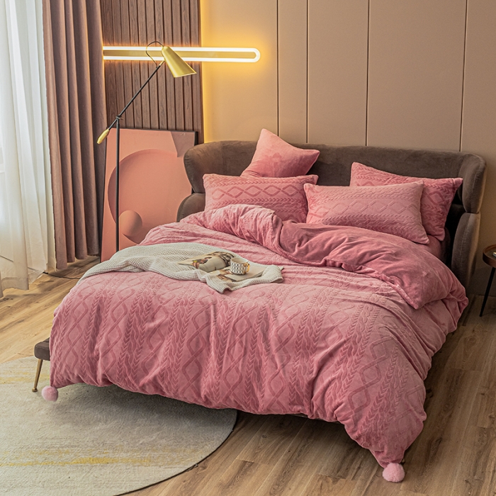 91家纺网 家纺一手货源 找家纺 琪格格 2022新款韩国绒毛球款四件套 韩国绒红豆沙