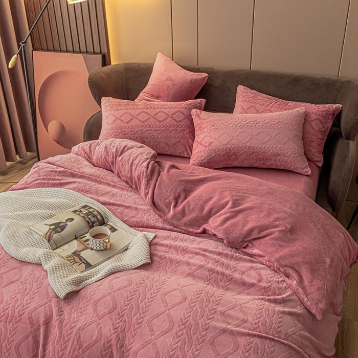 91家纺网 家纺一手货源 找家纺 琪格格 2022新款韩国绒毛球款四件套 韩国绒红豆沙