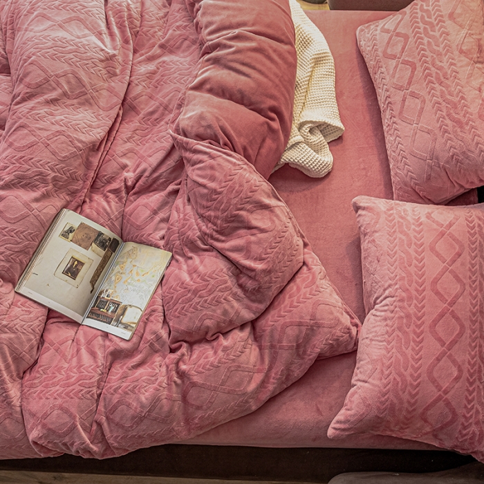 91家纺网 家纺一手货源 找家纺 琪格格 2022新款韩国绒毛球款四件套 韩国绒红豆沙