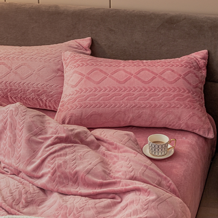 91家纺网 家纺一手货源 找家纺 琪格格 2022新款韩国绒毛球款四件套 韩国绒红豆沙