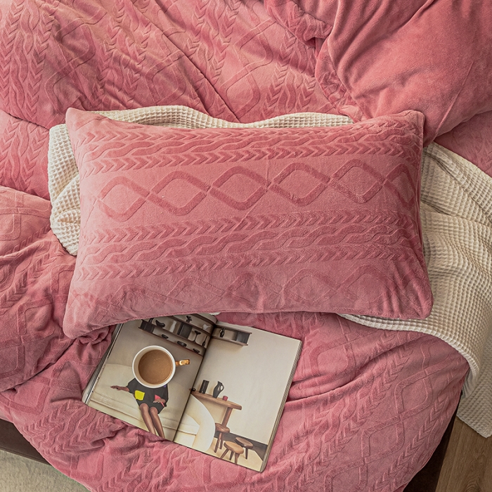 91家纺网 家纺一手货源 找家纺 琪格格 2022新款韩国绒毛球款四件套 韩国绒红豆沙