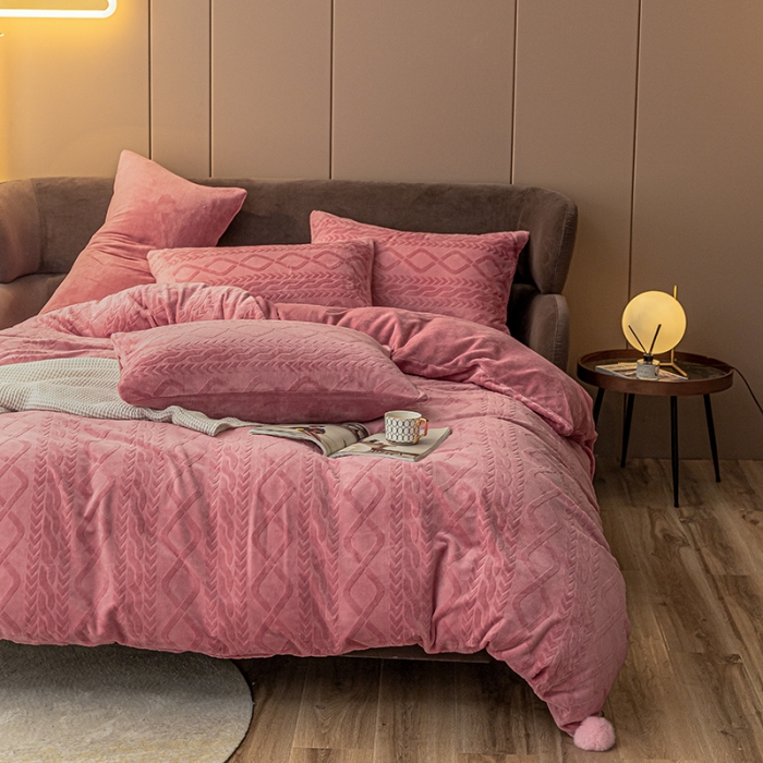 91家纺网 家纺一手货源 找家纺 琪格格 2022新款韩国绒毛球款四件套 韩国绒红豆沙