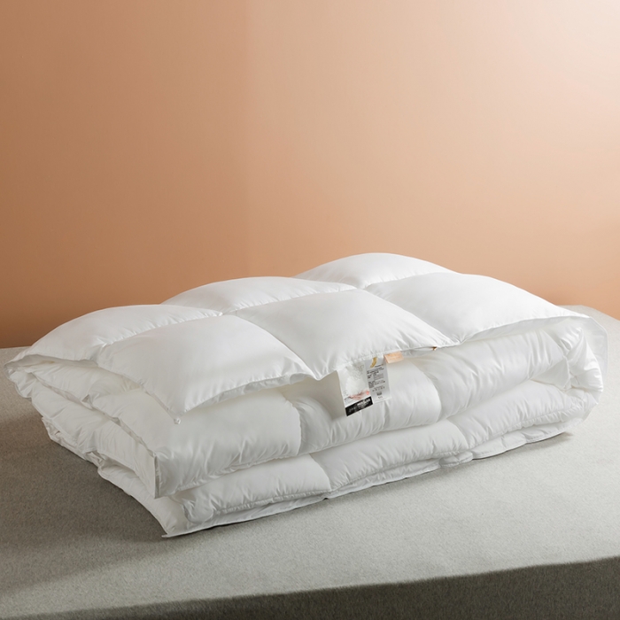 91家纺网 家纺一手货源 找家纺 俏企鹅 2025新款platinum系列羽绒被 雪鸟白