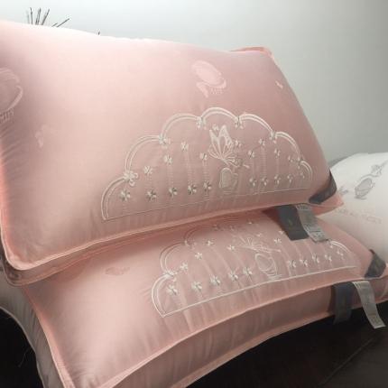 91家纺网 家纺一手货源 找家纺 （总）剑桥枕业 2020新款蚕蛹蛋白枕