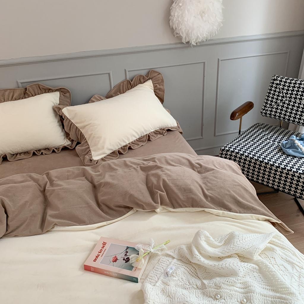 91家纺网 家纺一手货源 找家纺 时年 2021新款婴肤绒纯色花边款四件套 奶油泡芙