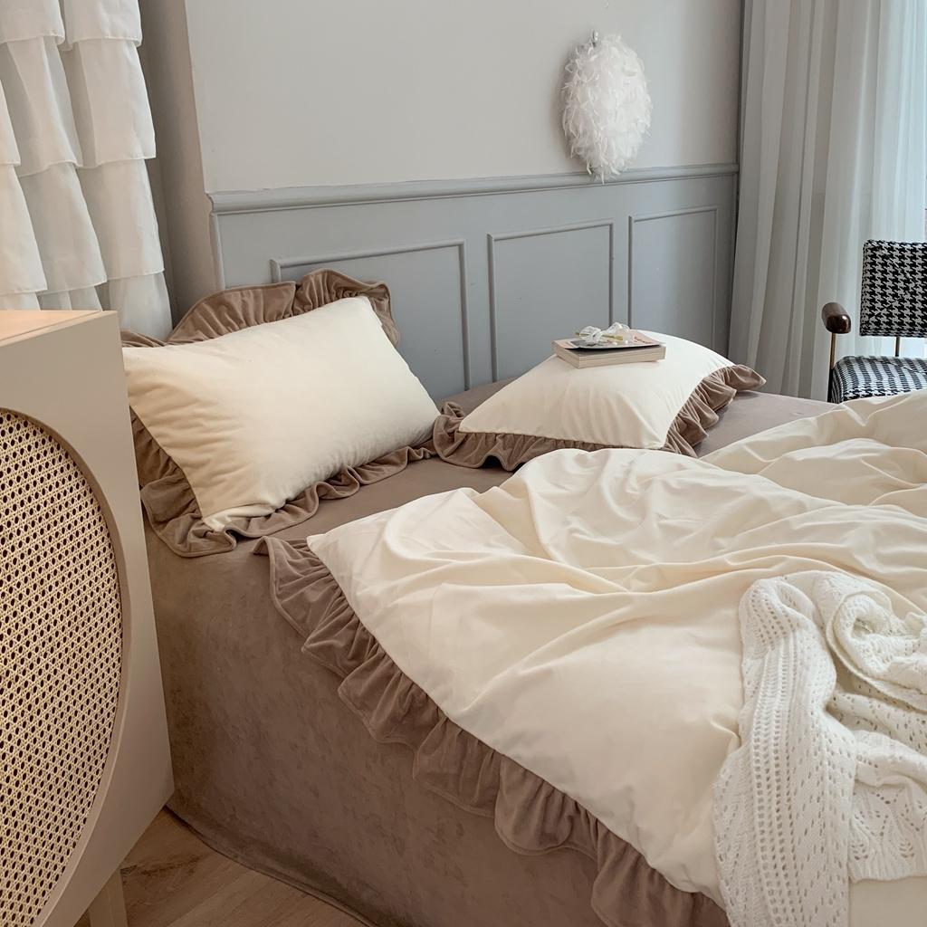 91家纺网 家纺一手货源 找家纺 时年 2021新款婴肤绒纯色花边款四件套 奶油泡芙