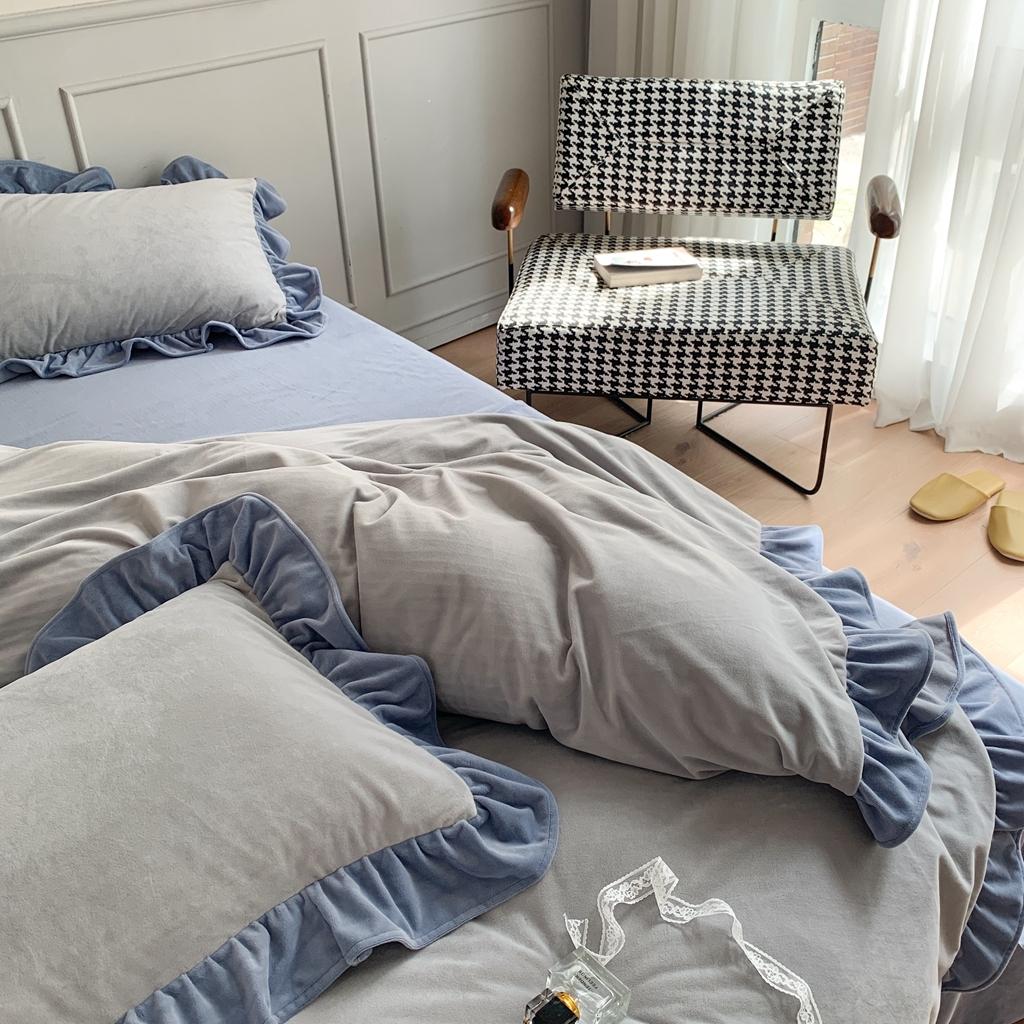 91家纺网 家纺一手货源 找家纺 时年 2021新款婴肤绒纯色花边款四件套 丝绒蓝灰