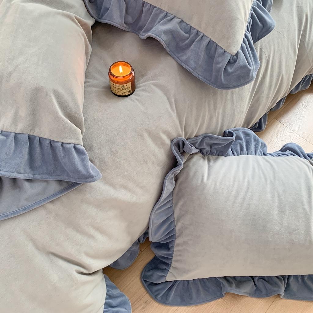 91家纺网 家纺一手货源 找家纺 时年 2021新款婴肤绒纯色花边款四件套 丝绒蓝灰