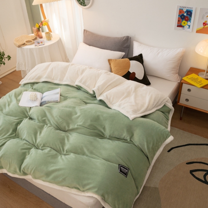 91家纺网 家纺一手货源 找家纺 棉生活 2020新款纯色多功能加厚牛奶绒贝贝绒被套毯 草绿