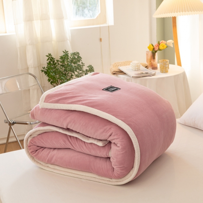 91家纺网 家纺一手货源 找家纺 棉生活 2020新款纯色多功能加厚牛奶绒贝贝绒被套毯 豆沙粉