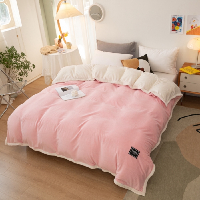 91家纺网 家纺一手货源 找家纺 棉生活 2020新款纯色多功能加厚牛奶绒贝贝绒被套毯 樱花粉