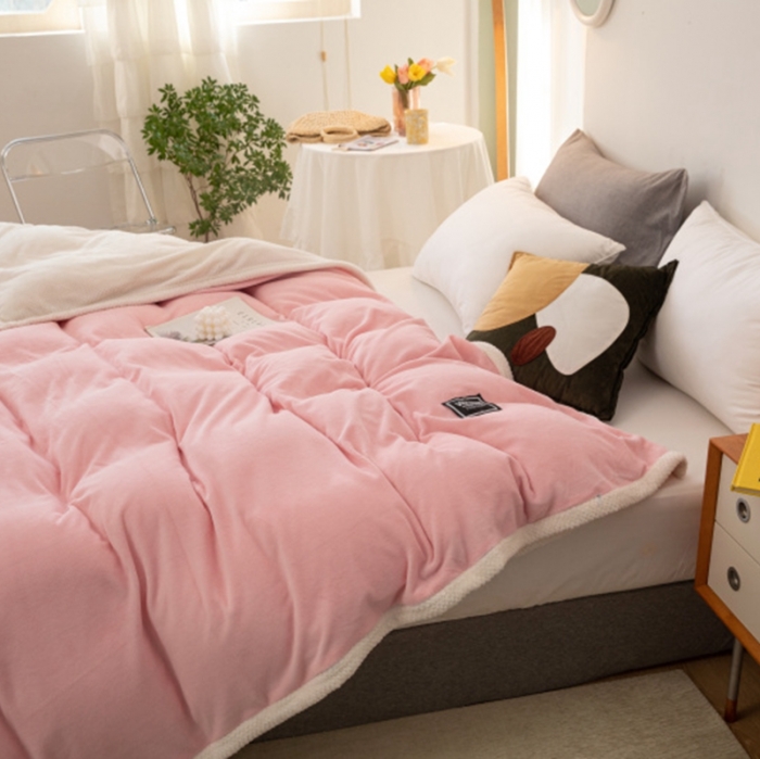 91家纺网 家纺一手货源 找家纺 棉生活 2020新款纯色多功能加厚牛奶绒贝贝绒被套毯 樱花粉