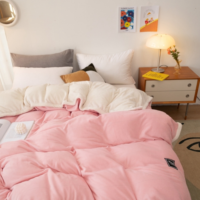 91家纺网 家纺一手货源 找家纺 棉生活 2020新款纯色多功能加厚牛奶绒贝贝绒被套毯 樱花粉