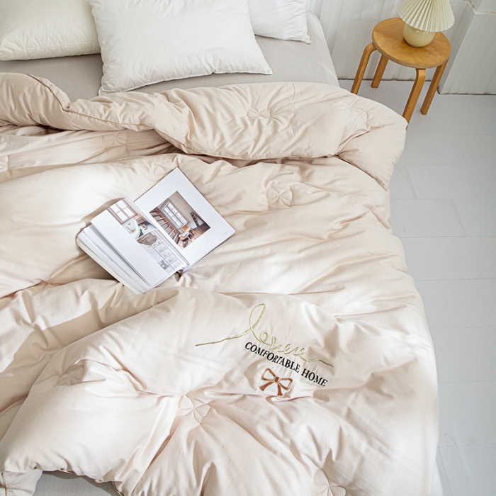 91家纺网 家纺一手货源 找家纺 久典2020新款40S全棉提花抗菌被甜心系列 甜心-米驼