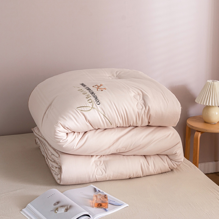 91家纺网 家纺一手货源 找家纺 久典2020新款40S全棉提花抗菌被甜心系列 甜心-米驼