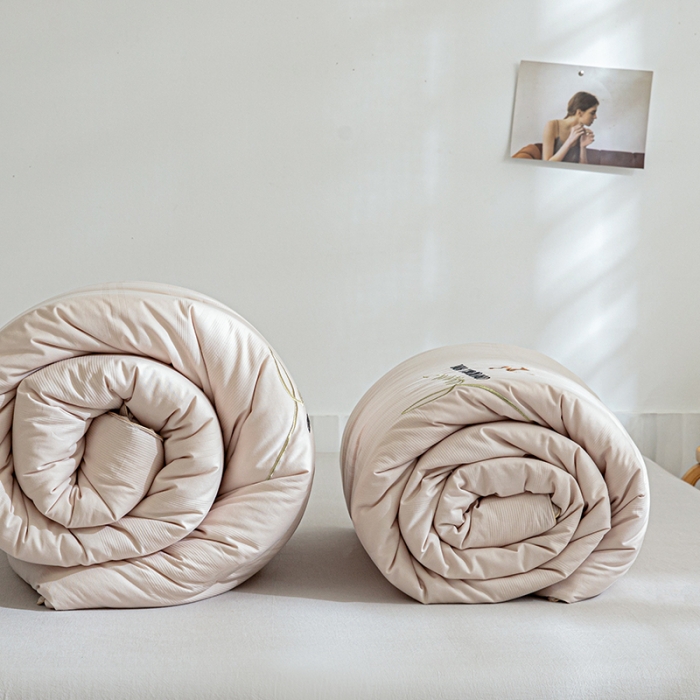 91家纺网 家纺一手货源 找家纺 久典2020新款40S全棉提花抗菌被甜心系列 甜心-米驼